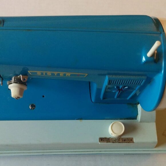 Vintage Sister Electric Kids Sewing Machine - Picture 10 of 15